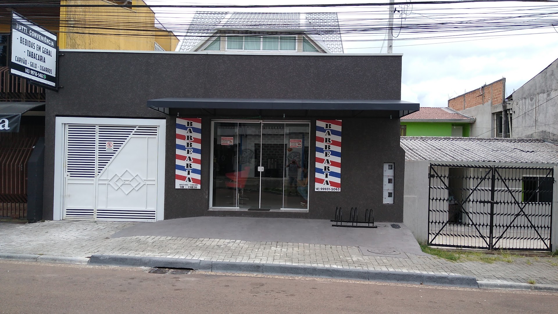 Fachada da Razor Barber, barbearia no bairro Cajuru em Curitiba