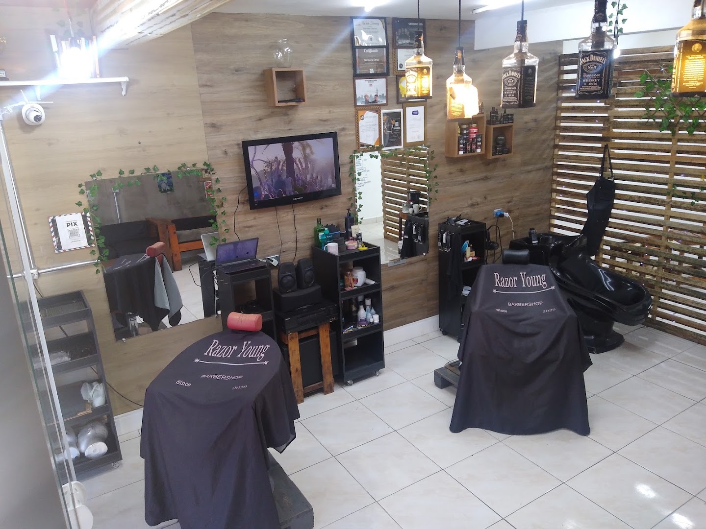Interior da Razor Barber, barbearia no Cajuru, Curitiba